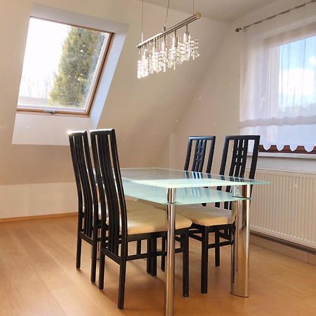 Grosse Wohnung Mit 2 Schlafzimmern Алтенщайг Екстериор снимка